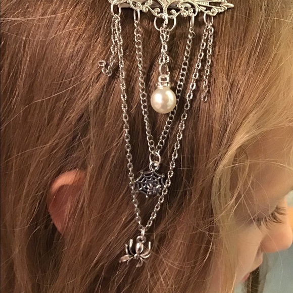 Silver hair clip spider and web Halloween chains - Picture 6 of 15
